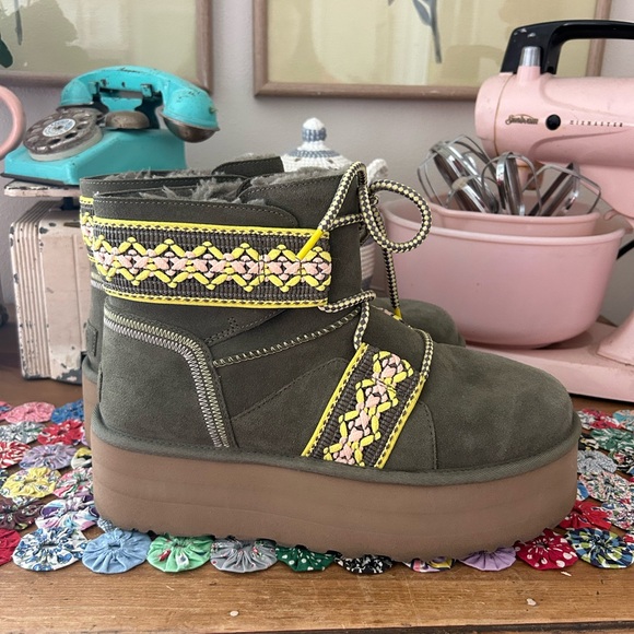 Classic Mini II Braid Platform Ugg - Picture 3 of 9